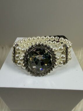 🩷5/$10🩷 PAPARAZZI Pearl Multi-Strand Bracelet with Large Crystal Center